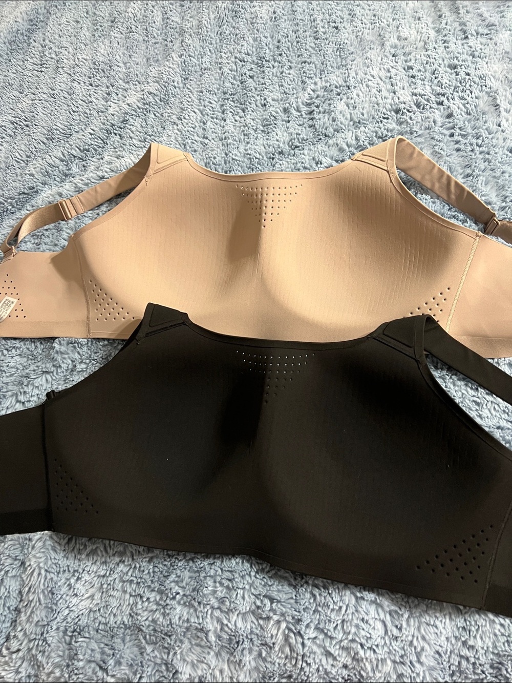 VSX Dual-Pack Seamless Wireless Sports Bras in Black and Nude - Picture 3 of 3